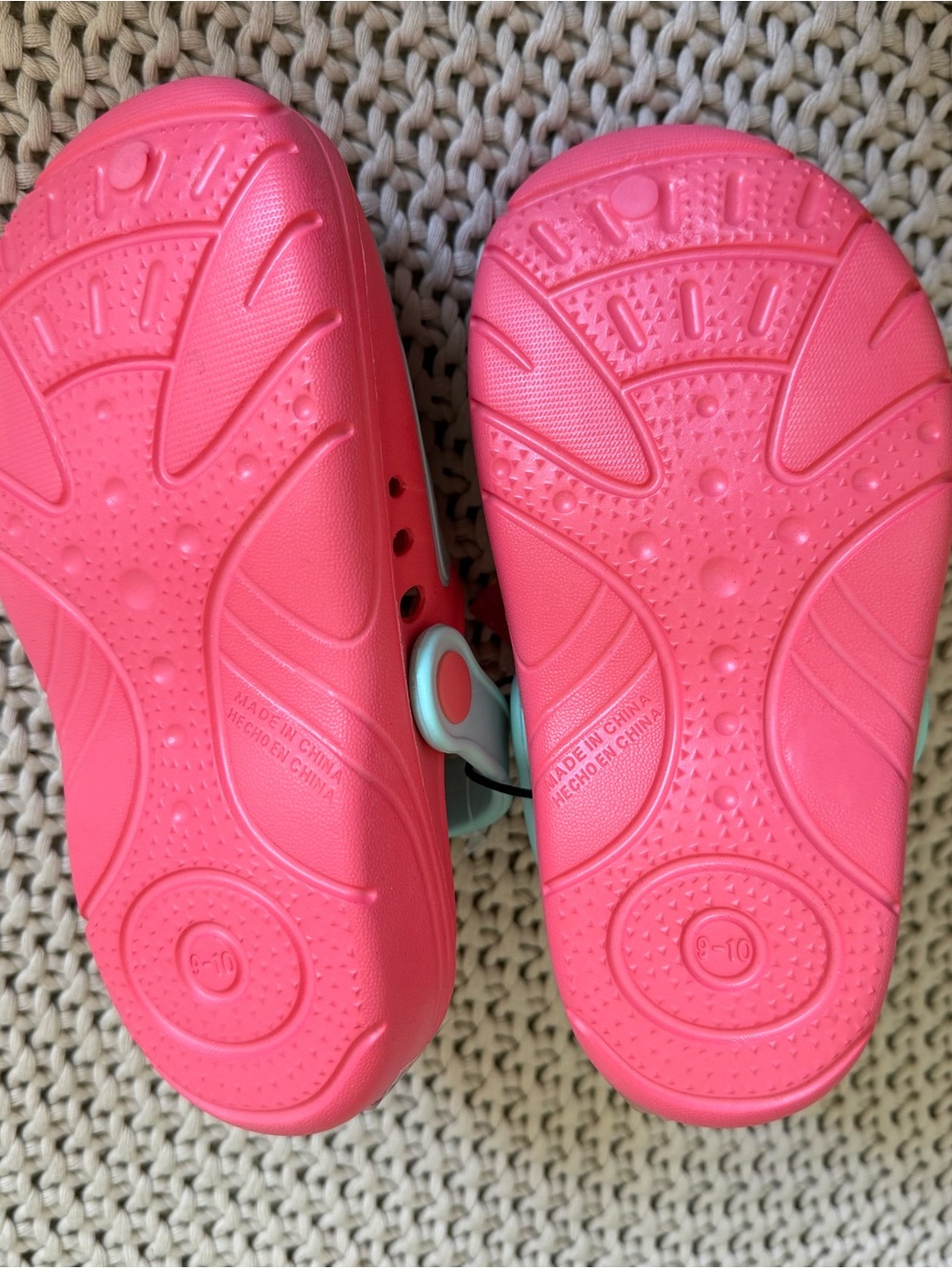 Girls Moana Slides size 9/10 - Picture 4 of 5